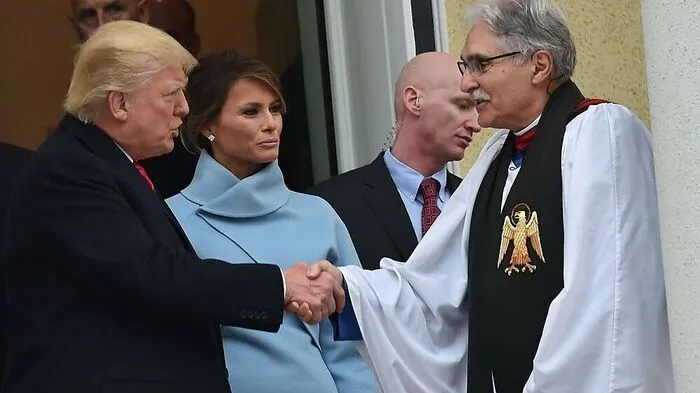 Donald und Melania verlassen die Kirche