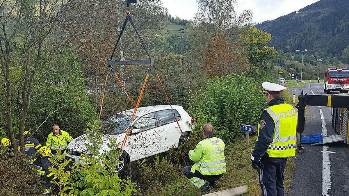 Das Auto musste aus dem Graben geborgen werden