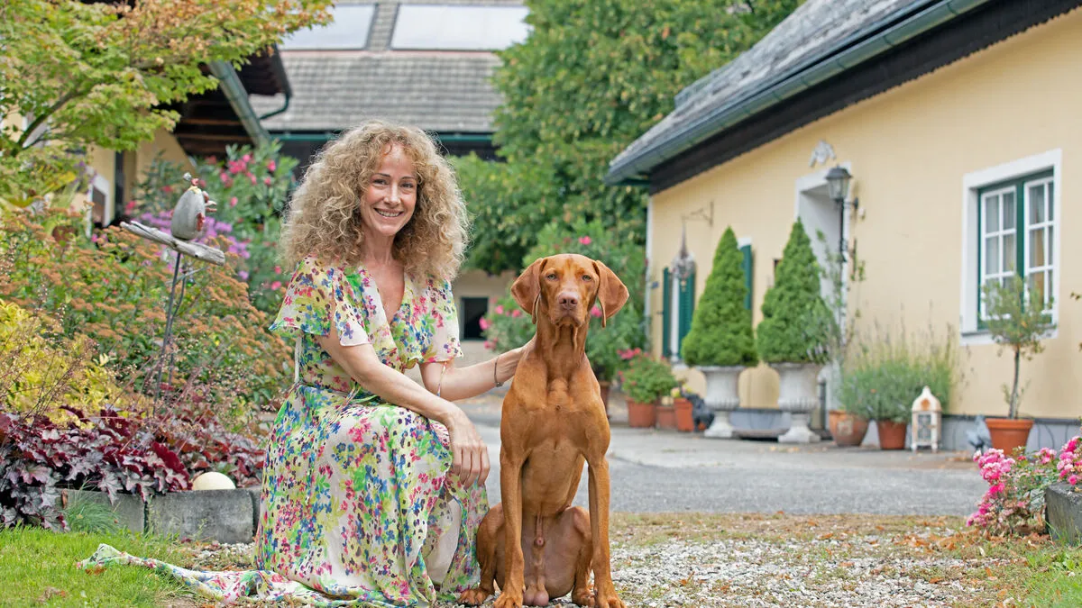 Treuer Begleiter: Magyar Vizsla-Rüde "Apollo" begleitet die Sängerin seit einem Jahr auf Schritt und Tritt und sogar bei den Auftritten dabei 