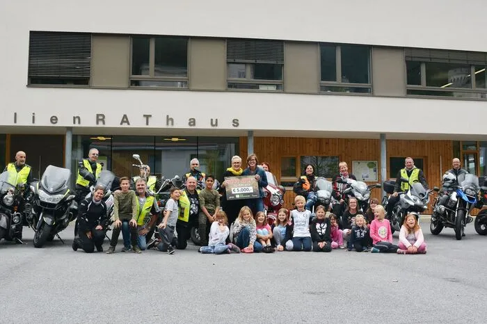 DEUTSCHFEISTRITZ.Dem Herbstwetter zum Trotz bekam das SOS Kinderdorf inStübing am Wochenende Besuch von Bikern...