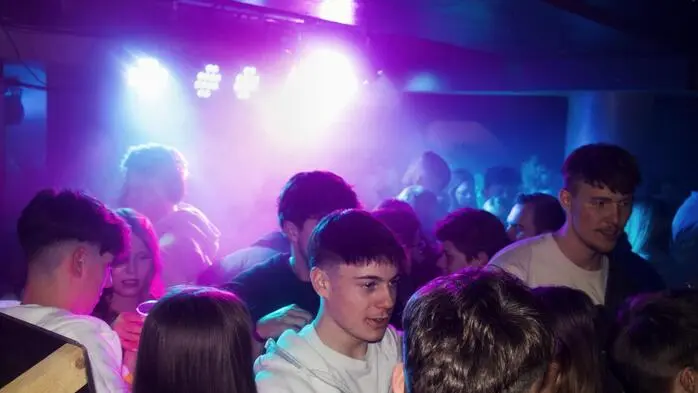 Mit ihrem „XMAS Clubbing“ brachten die Schülerinnen und Schüler des aktuellen Maturajahrgangs der HTL Zeltweg frischen Schwung ins Judenburger Nachtleben.