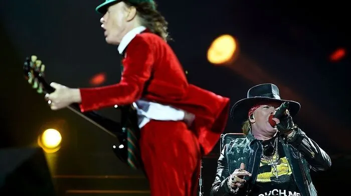 Heute soll Axl erstmals vom Thron aufstehen