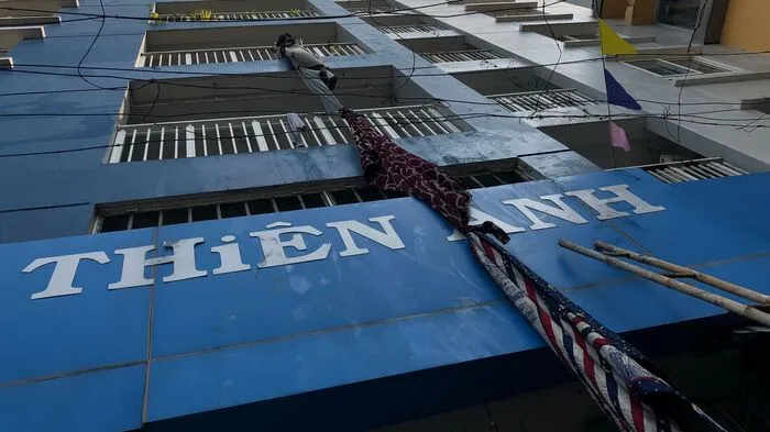 Weitere 14 Bewohner mussten mit teils lebensgefährlichen Verletzungen ins Krankenhaus gebracht werden.  
