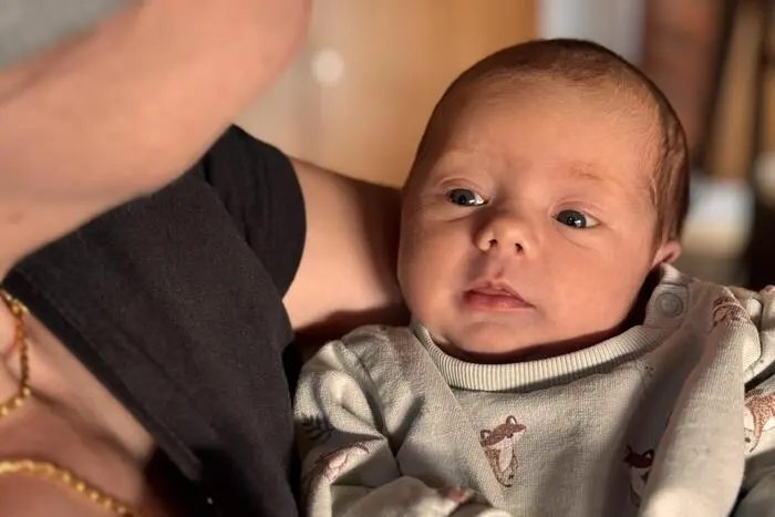 Zwei Mamas | Die Mama ist wohl für jedes Kind ein besonderer Mensch. Laura (3300/51) hat gleich zwei davon. Sarah Schanes und Maggy Kubli aus Pichlhofen begleiten ihre kleine Tochter seit 25. September sicher durchs Leben.