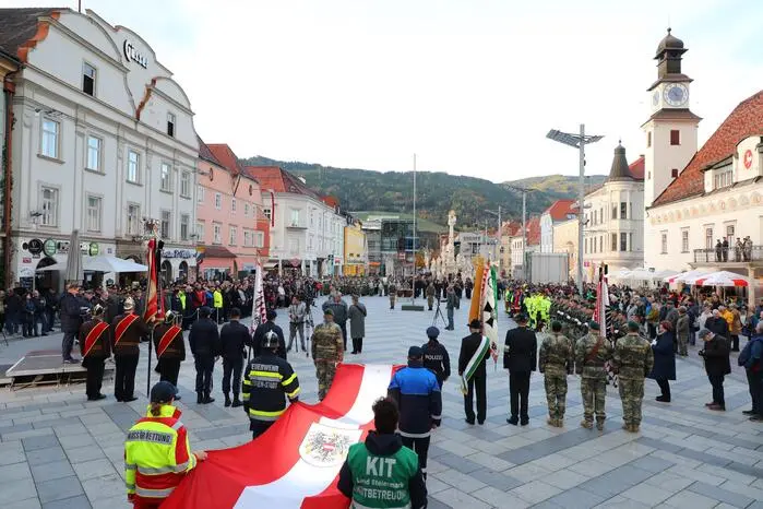 Mit einer großen Flaggenparade wurden sie anlässlich des Nationalfeiertags auf dem Hauptplatz Leoben geehrt.