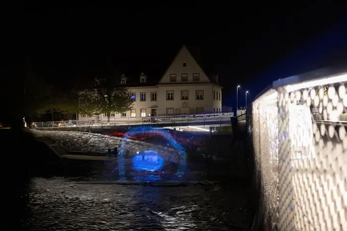 ... und der slowenischen Nachbarstadt Gornja Radgona am Abend in Orte der Kunst