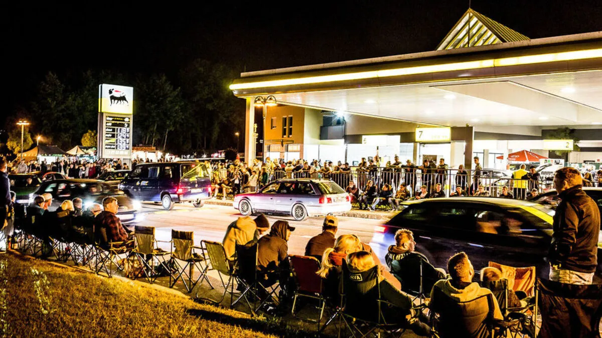 Die Mischkulnig-Tankstelle ist einer der beliebtesten Treffpunkte beim GTI-Vortreffen