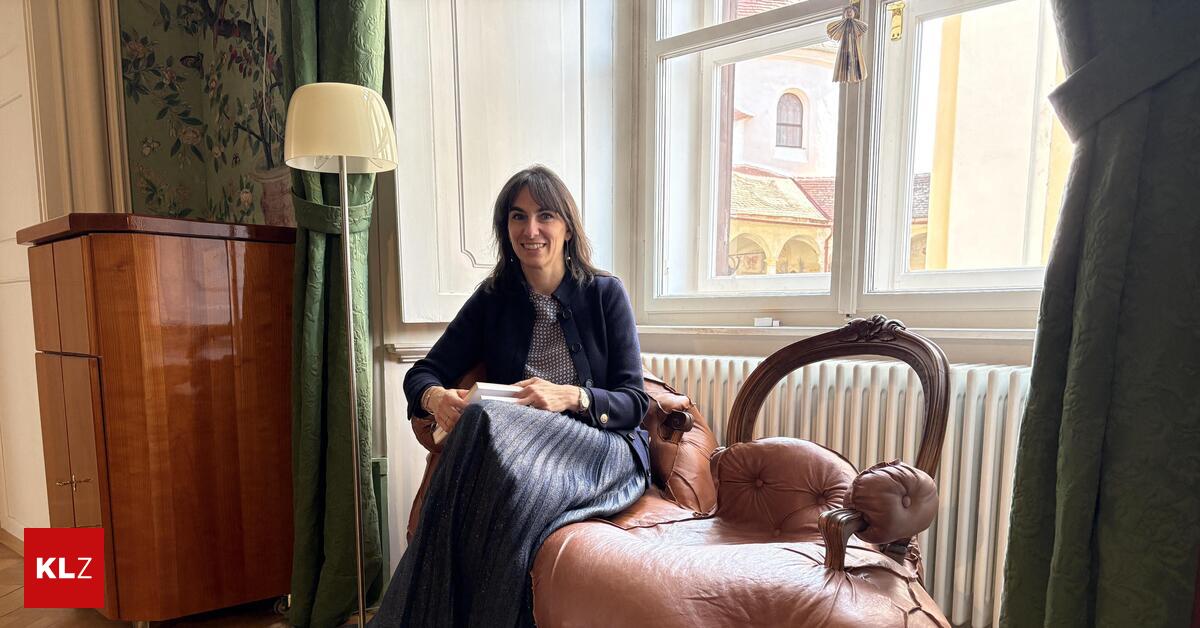 Schloss-Hollenegg-So-wohnt-es-sich-mit-Kunst-und-Kachel-fen-im-Bad