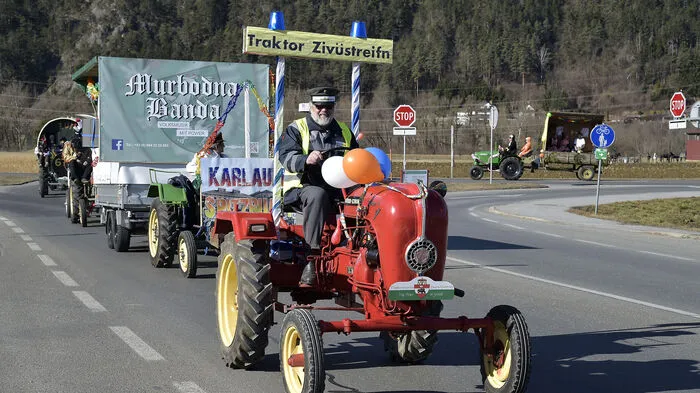 Eine ausgezeichnete Stimmung gab es beim 7. Traktorenfasching, der schon um 9 Uhr in Stübing begann