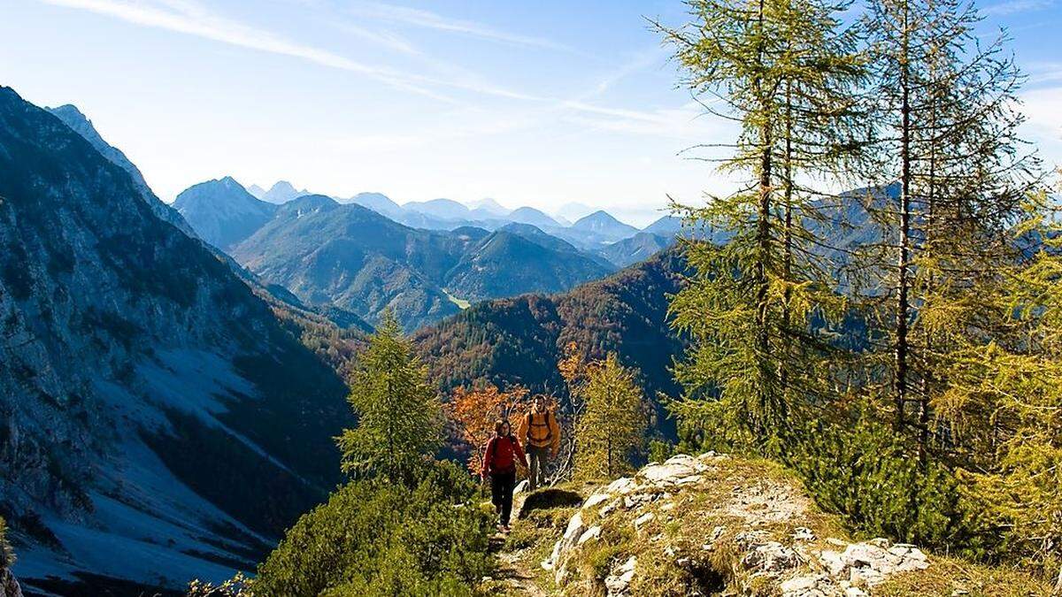 So schön kann Wandern im Herbst sein – links im Bild die Koschuta