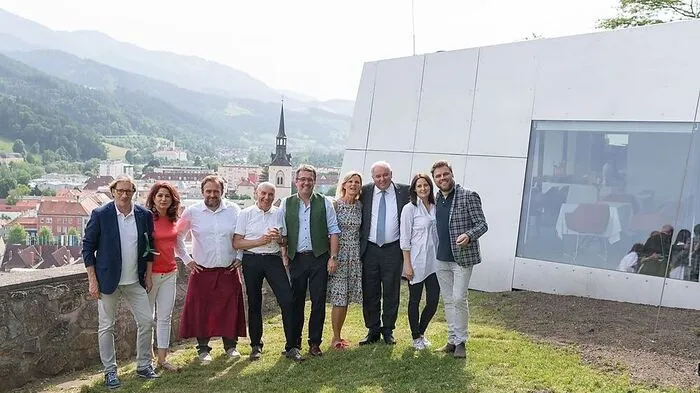 Feierliche Schlüsselübergabe mit Landeshauptmann Hermann Schützenhöfer beim Gastro Pavillon auf dem Schlossberg