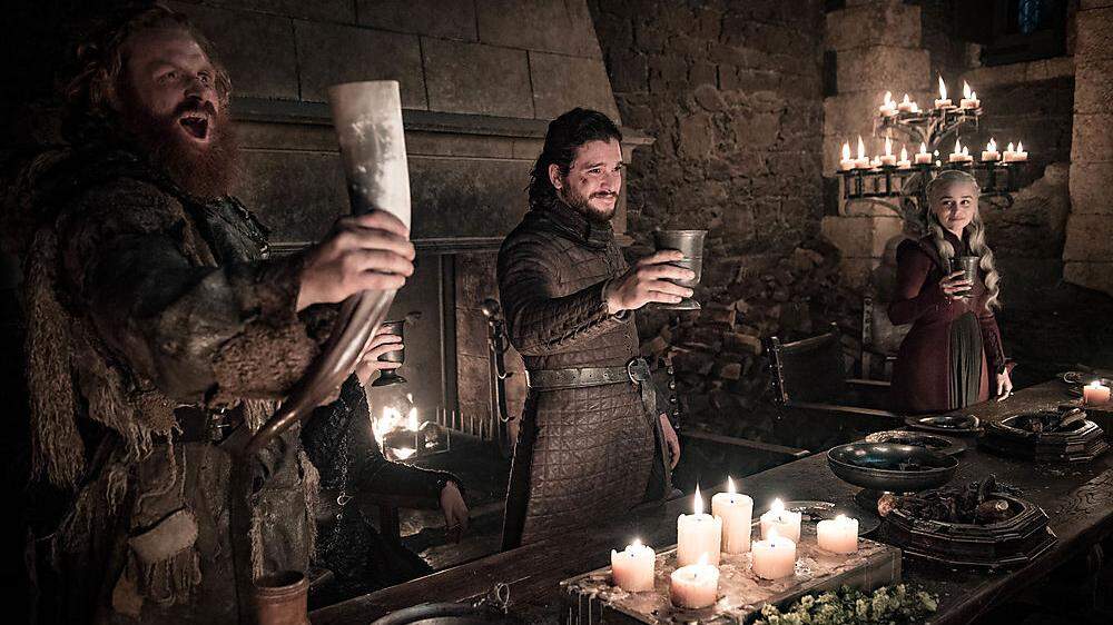 Staffel 8, Folge 4: in der Mittelalter Serie &quot;Game of Thrones&quot; wurde ein Coffee-to-go-Becher vergessen