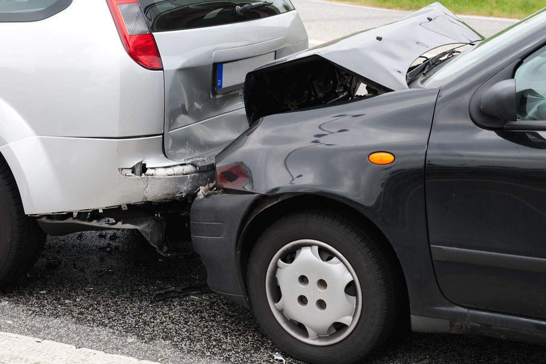 Von anderem Auto abgelenkt: 42-Jähriger bei Auffahrunfall in Liezen verletzt