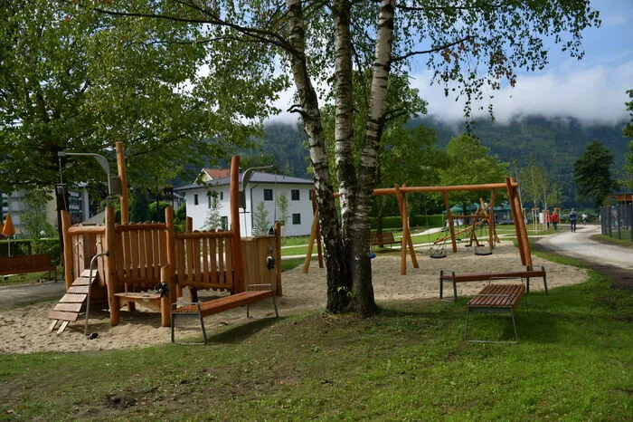 Ein Spielplatz sorgt im neuen Fischerpark dafür, dass sich die Kleinen austoben können.