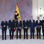 Die neuen und alten Regierungsmitglieder bei Bundespräsident Frank-Walter Steinmeier.