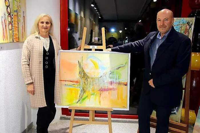 Irmgard Götzl präsentiert ihre Bilder unter dem Titel „vielfältig / grenzenlos“ in der Galerie am Schlossbergtor
