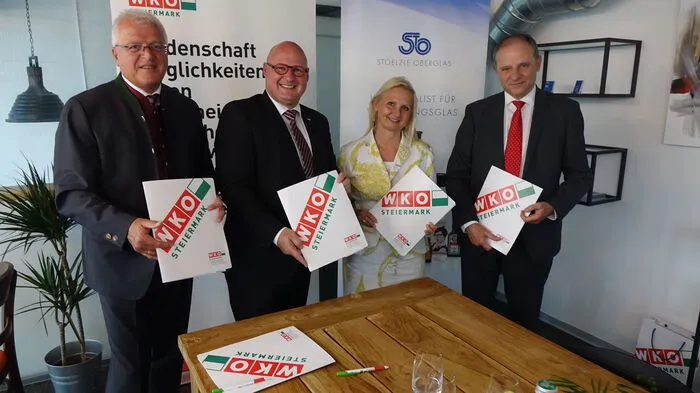 Klicken Sie sich durch die Fotogalerie von der Ehrung!