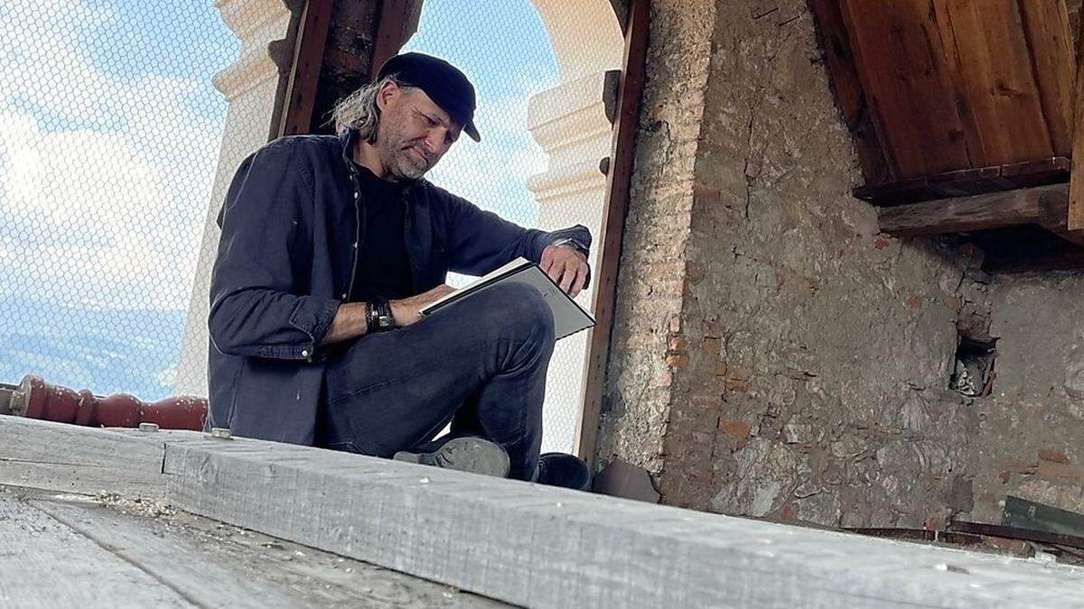 Heimo Luxbacher hat sich im Turm der Markuskirche ein Atelier eingerichtet 