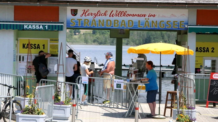 Ob es die kühle Wassertemperatur war? Um es gleich vorweg zu nehmen: Der Ansturm auf das Strand- und Schlossbad Längsee hielt sich am Wochenende in Grenzen. 