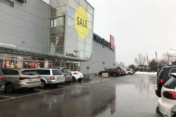 Der "Sale" lockt die Kunden.