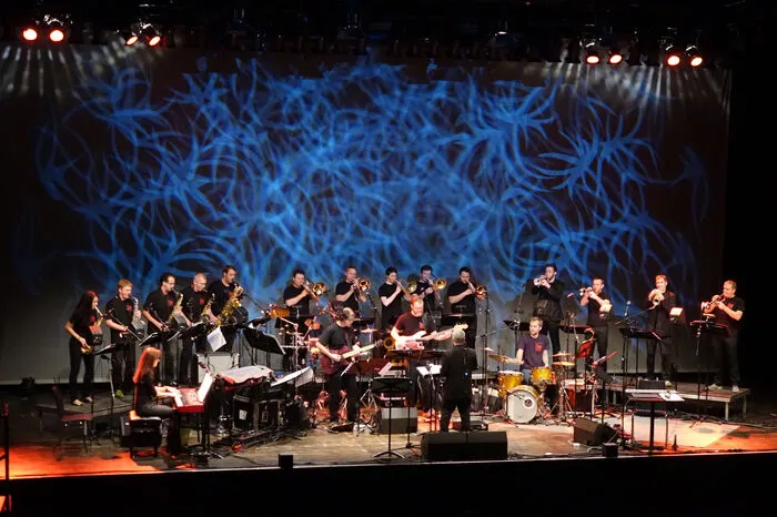 Die Big Band Weiz, unter Bandleader Christoph Pfeiffer und Gastdirigent Sigi Feigl