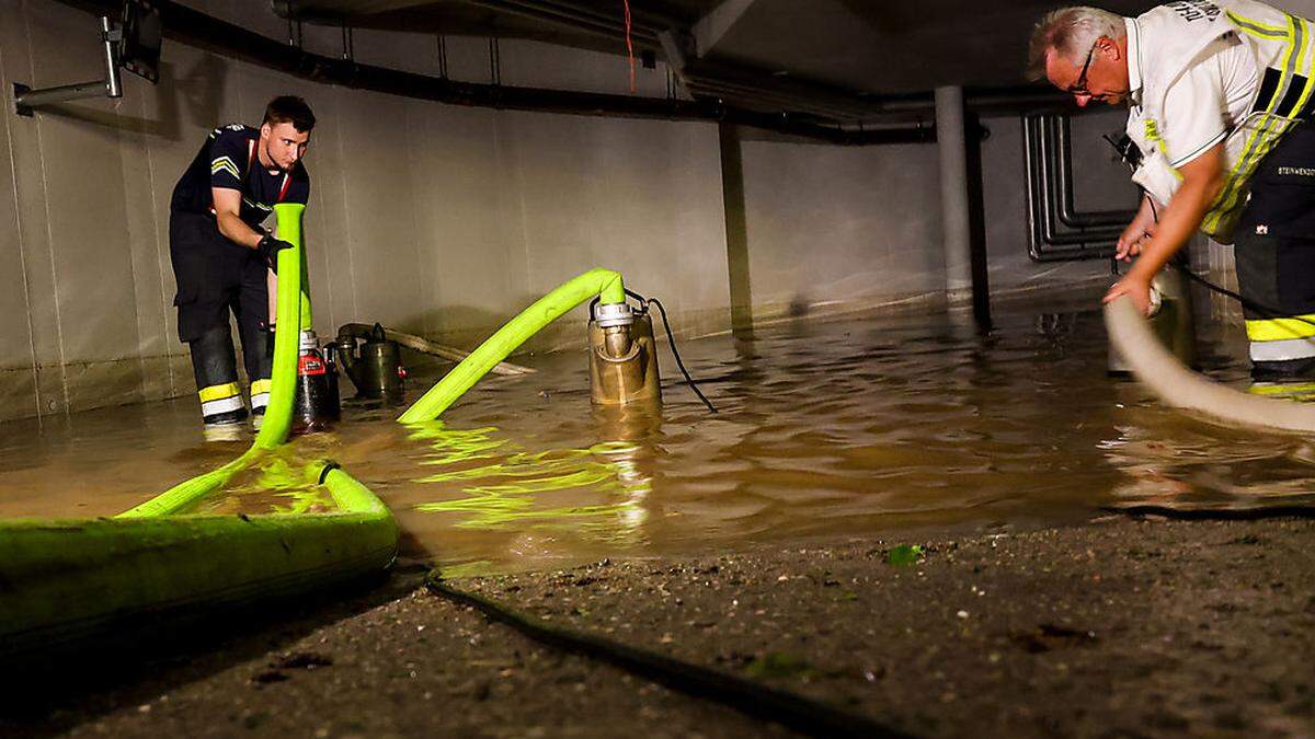 Wasser so weit das Augen reichte, hielt die Stadt am letzten Wochenende auf Trab