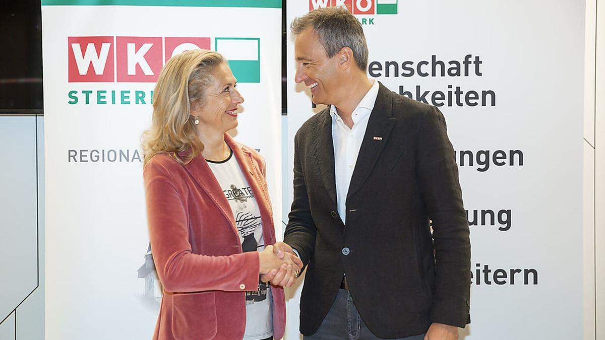 Übergabe: Sabine Wendlinger-Slanina und Paul Spitzer 