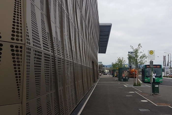 Auffallend: Die markante Fassade.