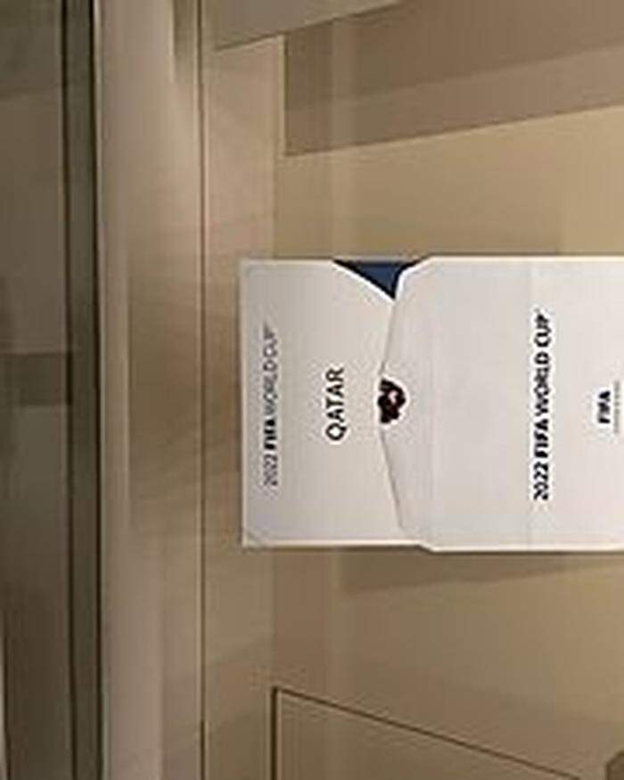 Das im National-Museum von Katar ausgestellte Original-Kuvert mit dem brisanten Inhalt, den der damalige FIFA-Präsident Joseph Blatter 2010 anlässlich der WM-Vergabe der Weltöffentlichkeit präsentierte