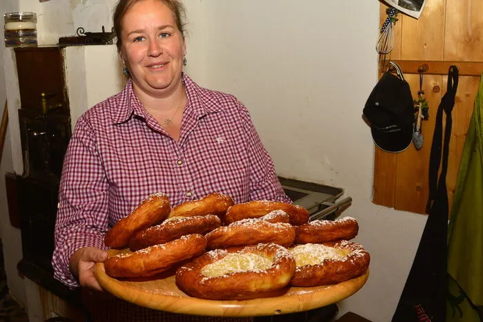 Geboten wurde selbst gemachter Käse, Almkaffee und "Almwutzl".