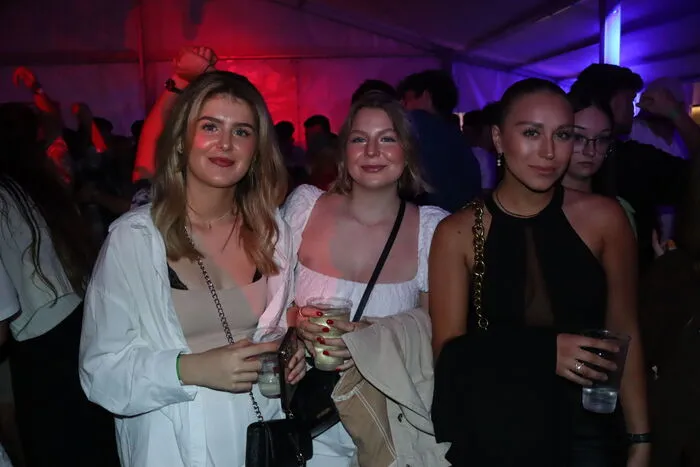 Klicken Sie sich durch die Bilder einer unvergesslichen Partynacht des SV Eitweg.