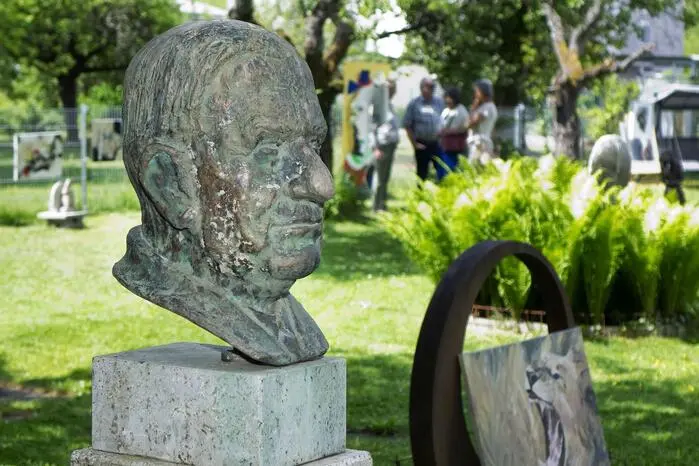 Unter dem Titel „art garden“ präsentierten die Künstlerinnen Traude Pirker und Brigitte Kaddoura ihre vielfältigen Werke in einem stimmungsvollen Ambiente, das Natur, Kunst und Begegnung auf harmonische Weise miteinander verband.