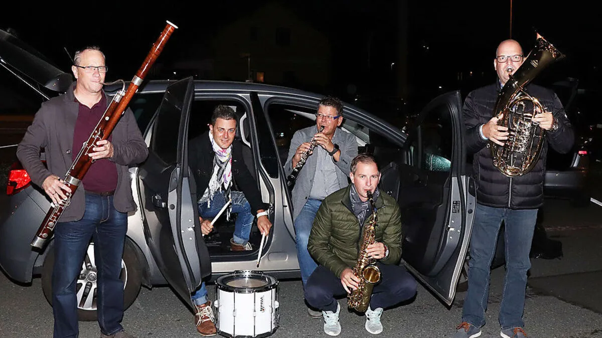 Täglich geht es für Hermann Ruprecht, Stefan Schusser, Walter Schusser, Patrick Schusser und Gerhard Tschurnig (von links) von Feldkirchen nach Klagenfurt und retour