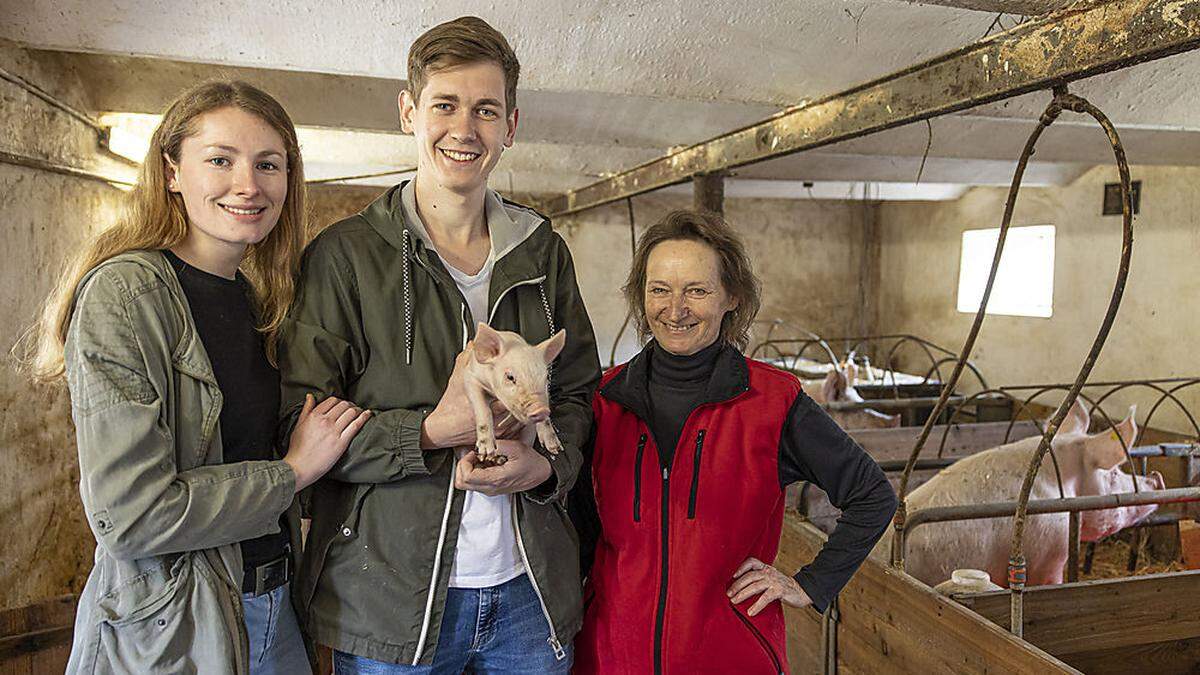 Die Jungbauern Katrin Parz und Michael Skuk mit Altbäuerin Ida Skuk