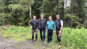 V. l.: Forstreferent Georg Hörmann, Kammerobmann Peter Kettner, Waldbauer Erich Roithner und Kammer-Förster Gregor Rinesch