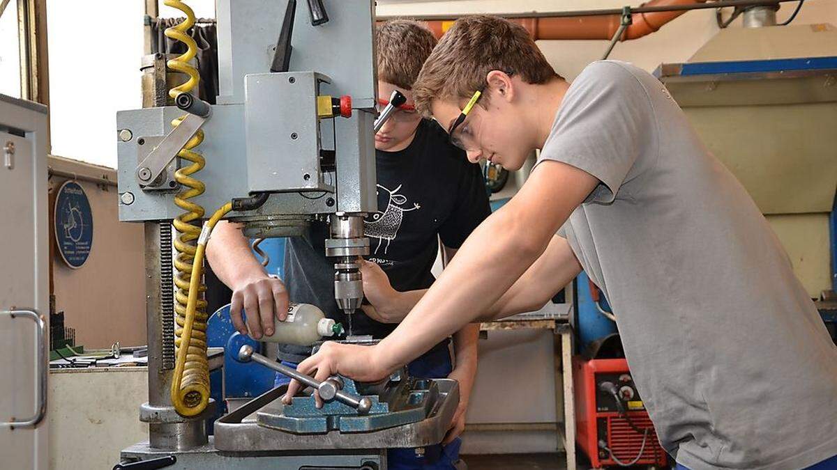 Sind im Moment Mangelware: Lehrlinge, wie hier bei der Firma Liebherr in Lienz