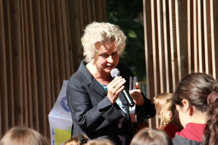 Angelica Ladurner, Intendantin des Ensembles Porcia, las aus einem Buch von Astrid Lindgren.