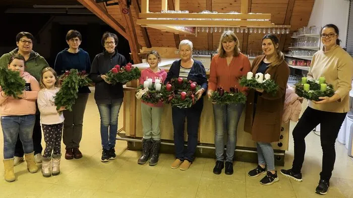 Das Kathreinerhaus verwandelte sich zum Generationentreffpunkt - und zur Weihnachtswerkstätte ...