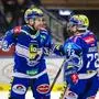 VILLACH,AUSTRIA,10.DEC.24 - ICE HOCKEY - ICE Hockey League, Villacher SV vs EC Red Bull Salzburg. Image shows the rejoicing of Alex Wall and John Hughes (VSV).   
Photo: GEPA pictures/ Matthias Trinkl
