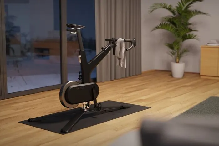 Mit Matthias Stütz’ smartem Hometrainer kann man der Pandemie, im übertragenen Sinne, einen Tritt verpassen. Manchmal hilft es aber auch einfach, tief durchzuatmen.