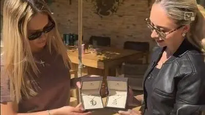 Davina und Shania Geiss mit ihren neuen Ketten