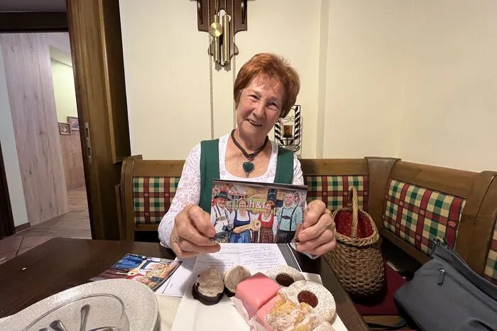 Erna Schwengerer hat den Krapfenkirtag 1986 ins Leben gerufen. Damals gab es "nur" 16 Sorten und 2000 Stück Krapfen. Heuer sind es wieder 10.000 Krapfen in 50 verschiedenen Sorten.