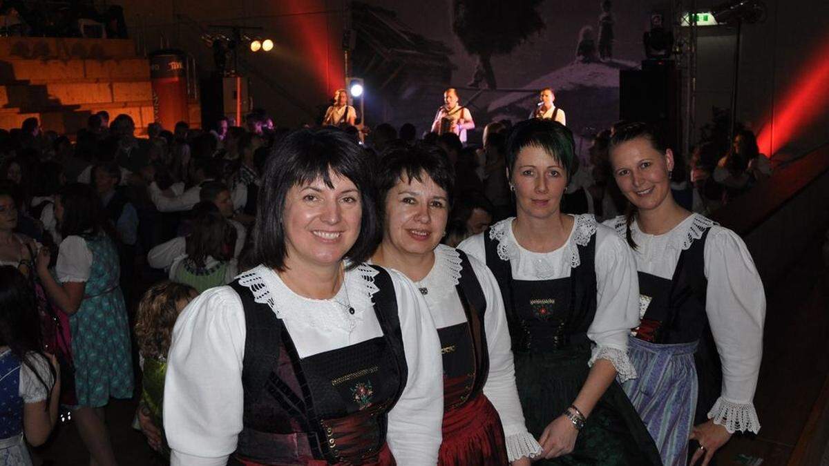 Elisabeth Kaplenig, Elisabeth Trojer, Michaela Pitterl und Natalie Steiner (von links)