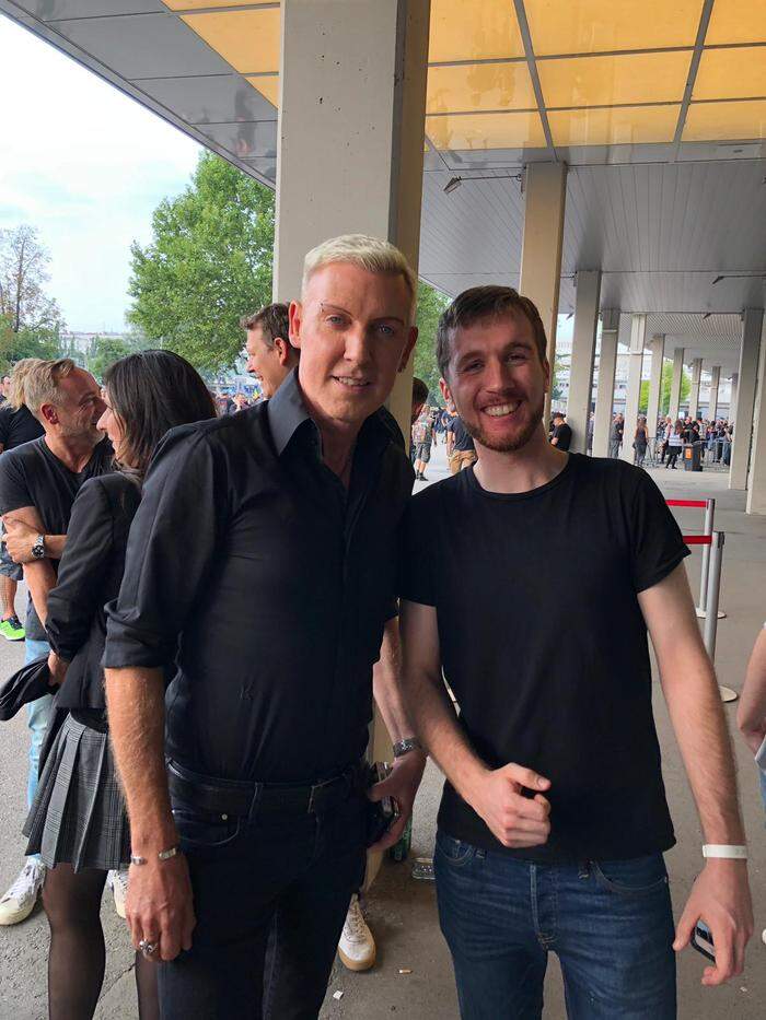 Lukas Schilhan (rechts) traf die Techno-Legende H.P. Baxxter beim Wiener Rammstein-Konzert