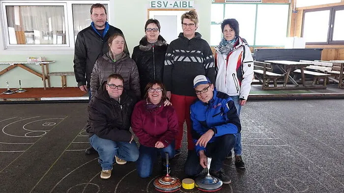 Olympia-Team: Peter Skringer, Kerstin Kurnik, Patrick Schmuck (hockend), Günter Gosch, Martina Jandl, Michaela Lorbeer, Claudia Sackl, Manuela Wettl