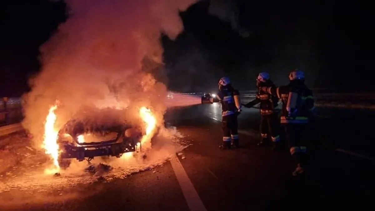 Das Zugfahrzeug stand in Vollbrand