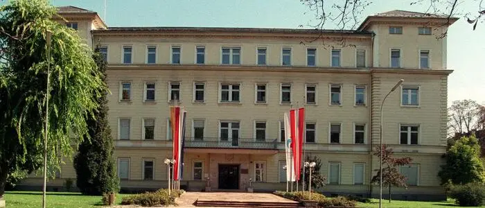 Amt der Kärntner Landesregierung am Arnulfplatz
