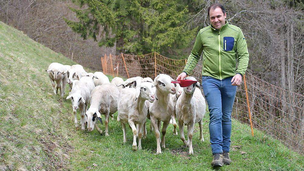 Josef Brunner ist Geschäftsführer des Kärntner Almwirtschaftsvereins. Er betreibt in Kleblach-Lind eine Landwirtschaft mit 15 Rindern und 20 Schafen	