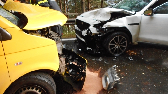 Am Dienstagnachmittag kam es in Leoben zu einem Unfall mit zwei Fahrzeugen auf der B 166 am Häuselberg. Zwei Personen wurden verletzt.