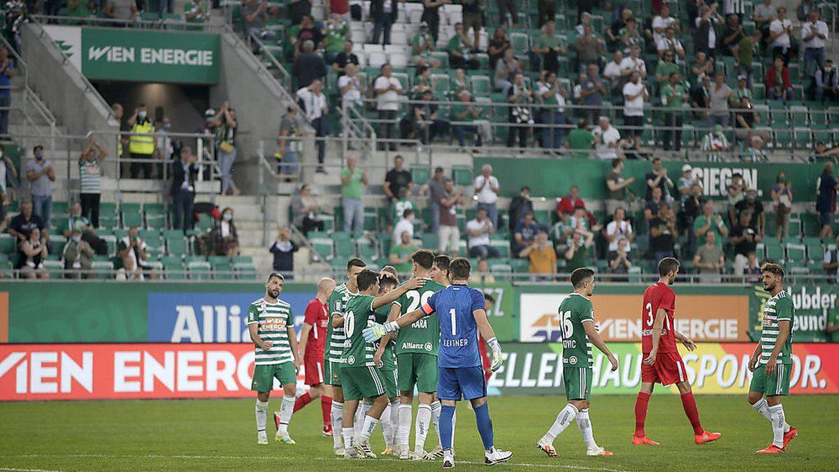 Im Stadion hielten sich die Rapid-Fans an die Maßnahmen 